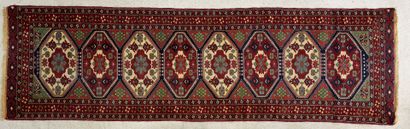 Hand-woven wool gallery, Orient. 
300 x 88...