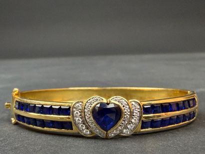 Bracelet jonc en or, serti de pierres bleues...