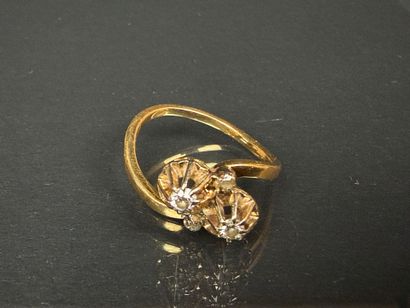 Bague toi et moi en or sertie de deux petits...