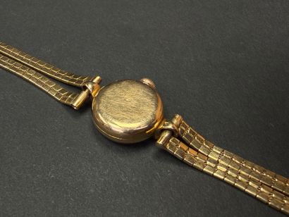 OMEGA Montre de dame en or 750°/00.
Bracelet...