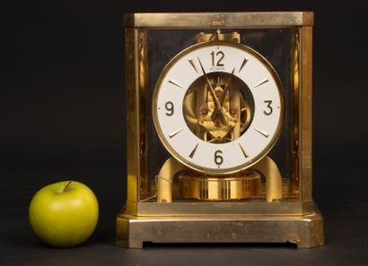 JAEGER LECOULTRE
ATMOS model. 
Gilded brass...