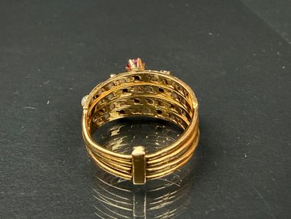 Bague en or, composées de quatre anneaux...