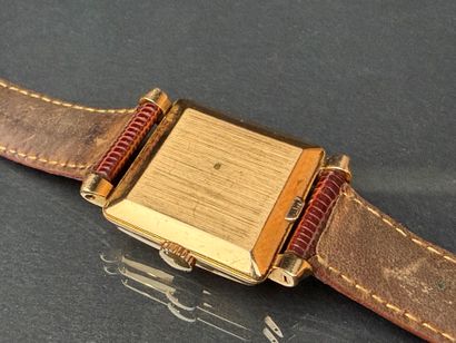 LONGINES . 
Montre d'homme en or, cadran...