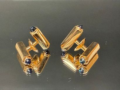 Paire de boutons de manchette en or et cabochons...