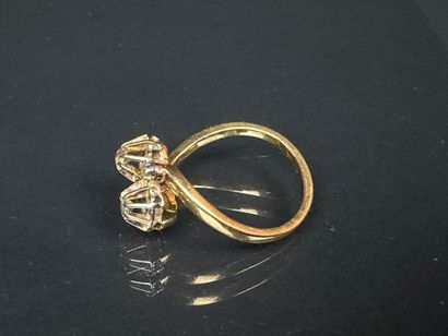 Bague toi et moi en or sertie de deux petits...