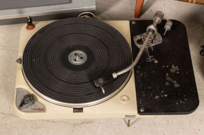 QUAD Chaine hifi des années 1960 comprenant
-...