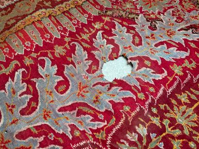 Cachemire. 
300 x 145 cm. 
Trous et tach...