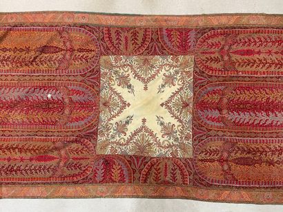 Cachemire. 
300 x 145 cm. 
Trous et tach...