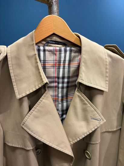 Trench homme style Burberry
Made in France
L...