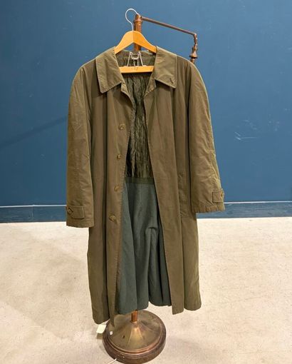 Christian DIOR 
Manteau kaki
Taille estimée...