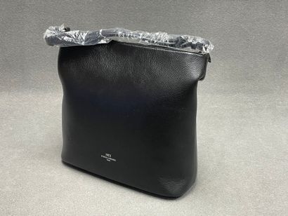 Ines de la Fressange. 
Sac à main en carton...