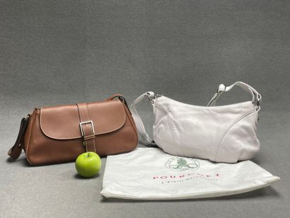 Deux sacs à main en cuir . 
Pourchet, 20...
