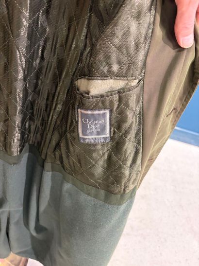 Christian DIOR 
Manteau kaki
Taille estimée...
