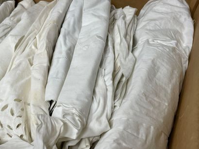 Lot de vêtements début XX°: tabliers, culotte,...