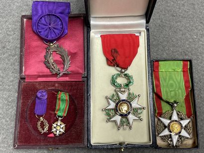 Croix de Légion d'honneur
Croix d' officier...