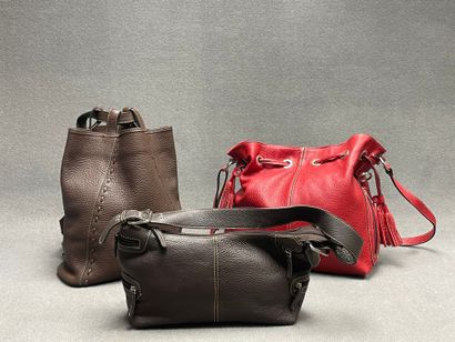Trois sacs à main en cuir sans marque. 
18...