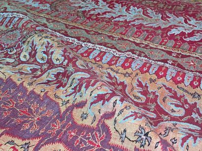 Cachemire. 
300 x 145 cm. 
Trous et tach...