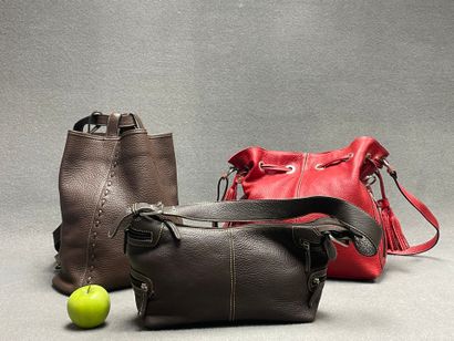 Trois sacs à main en cuir sans marque. 
18...
