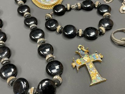 Lot de bijoux fantaisie.