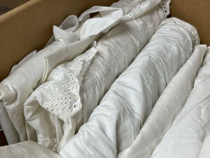Lot de vêtements début XX°: tabliers, culotte,...