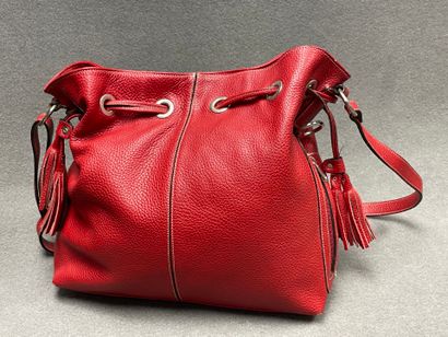 Trois sacs à main en cuir sans marque. 
18...