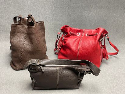 Trois sacs à main en cuir sans marque. 
18...