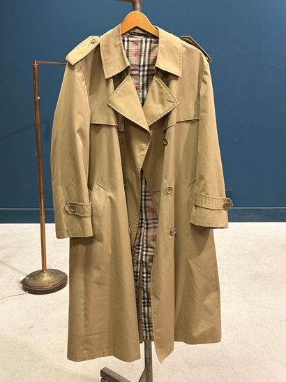 Trench homme style Burberry
Made in France
L...