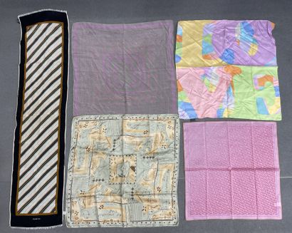 Ensemble de 5 foulards en soie: Ines de la...