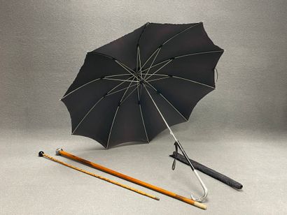 Parapluie et deux cannes. 
L. :77 cm, 86...