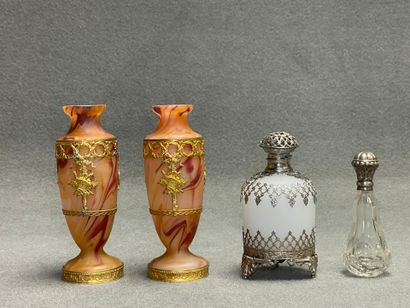 Paire de vase en verre opalin monture pomponne,...