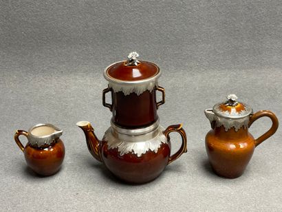 Théière, pot à lait et verseuse en céramique,...