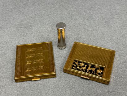 Deux poudriers et un vaporisateur de sac,...