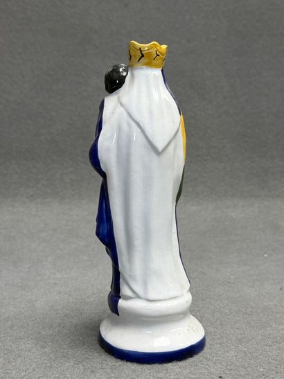 Saint Vierge. 
Statuette en faïence signée...