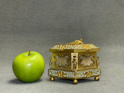 Coffret en laiton et pomponne.
Vers 1900
9,5...