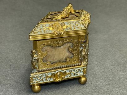 Coffret en laiton et pomponne.
Vers 1900
9,5...