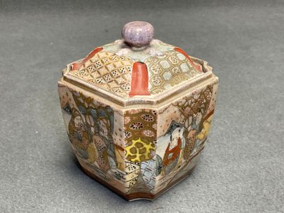 Pot couvert en faïence de satsuma. 
Japon...