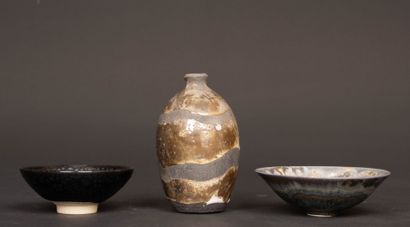 Vase et deux coupes en grès de Puisaye modernes....