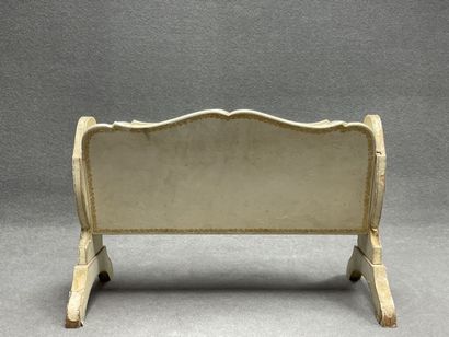 Porte revues en bois en placage de parchemin....
