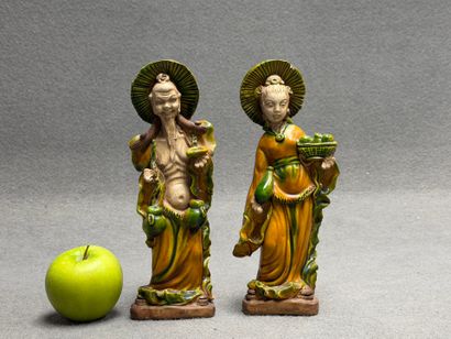Couple asiatique, deux statuettes en céramique...