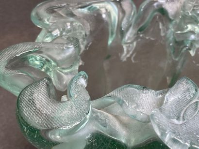 Vase en verre épais
H. :21 cm.