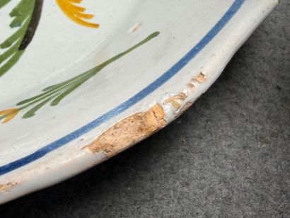 Quatre assiettes en faïence de Nevers début...