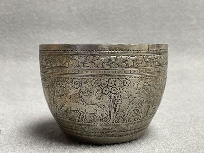 Lot de bijoux en métal argenté d'Afrique...