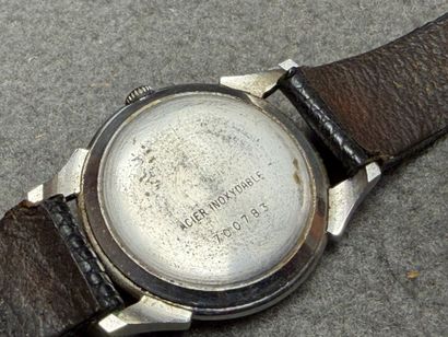 Zénith; 
Montre acier cadran rond bracelet...