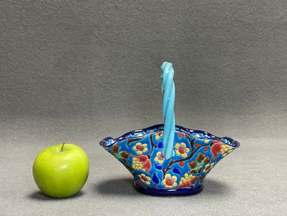 LONGWY Panier en faience.
H: 17 cm.
