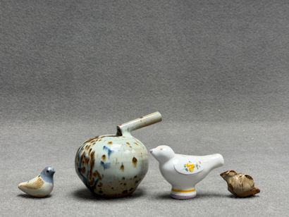 Quatre appeaux. 
H. :3,5 cm, 4 cm, 6,5 cm...