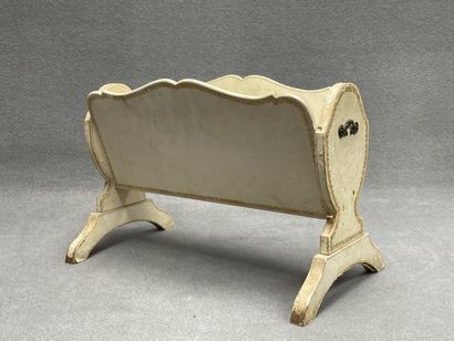 Porte revues en bois en placage de parchemin....
