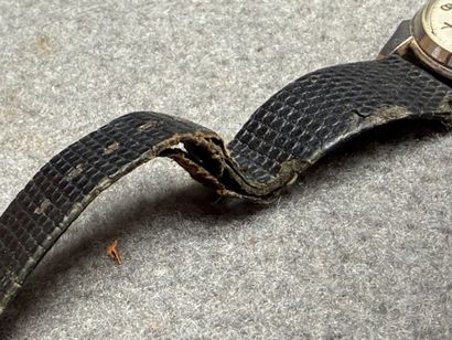 Zénith; 
Montre acier cadran rond bracelet...