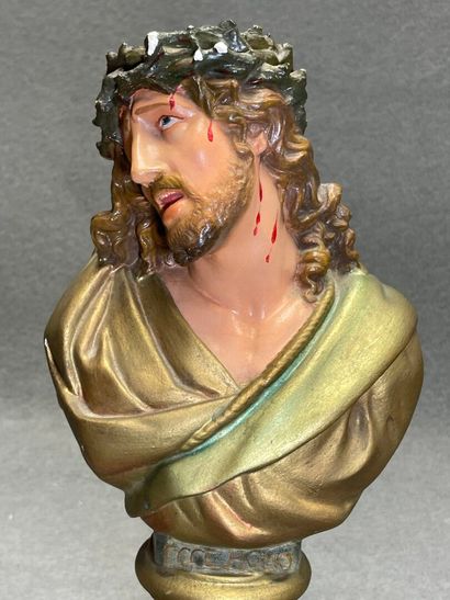 Paire de bustes en plâtre patiné : Christ...