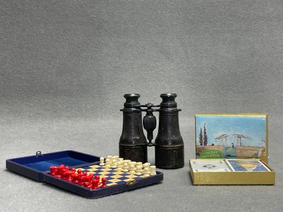 Lot comprenant: jeu d'échec de voyage, jeux...