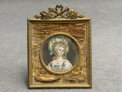 Ecole Française fin XIX° 
Portrait d'élégante
Miniature,...